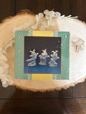 Artmark Porcelain Figurines Easter Bunny Set of three Pastel